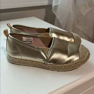 8t Osh Kosh Metallic Gold Kids Slippers